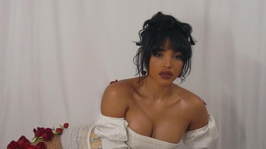 A cantora Ruby é mineira e namora o ator Marlon Wayans, de 'As Branquelas'.