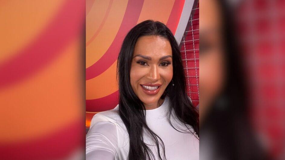 Primeira selfie de Gracyanne Barbosa depois de sair do programa
