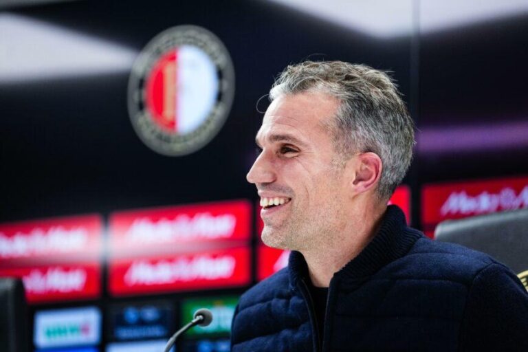 Feyenoord recebe NEC em partida marcante para Robin van Persie