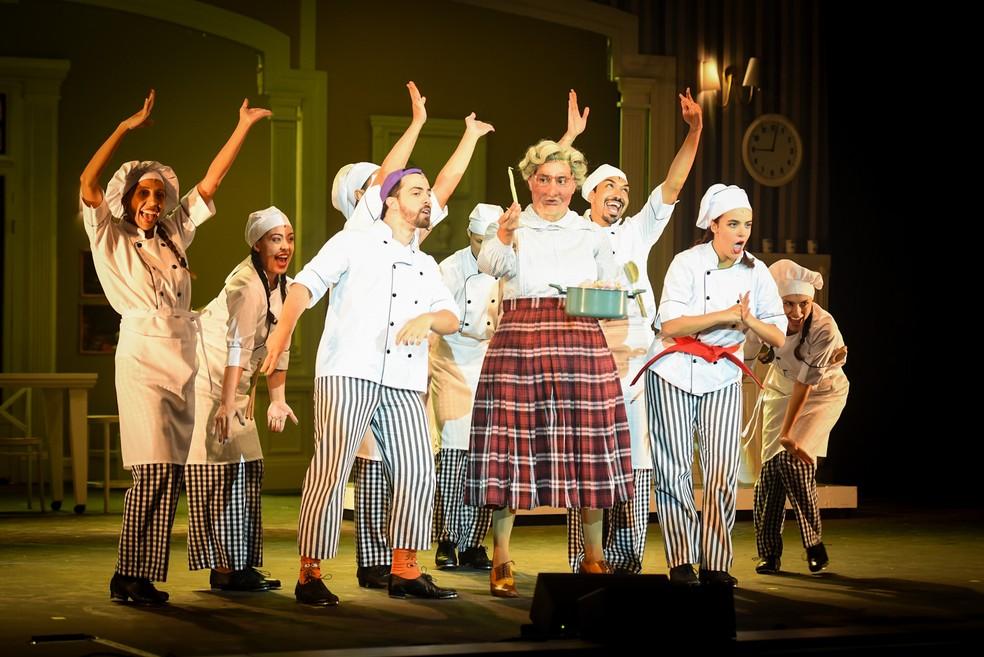 Uma cena do musical 'Uma Babá Quase Perfeita' — Foto: Andy Santana / Brazil News
