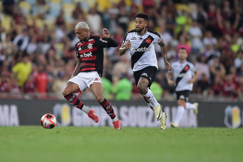 Flamengo posado para Vasco x Flamengo.