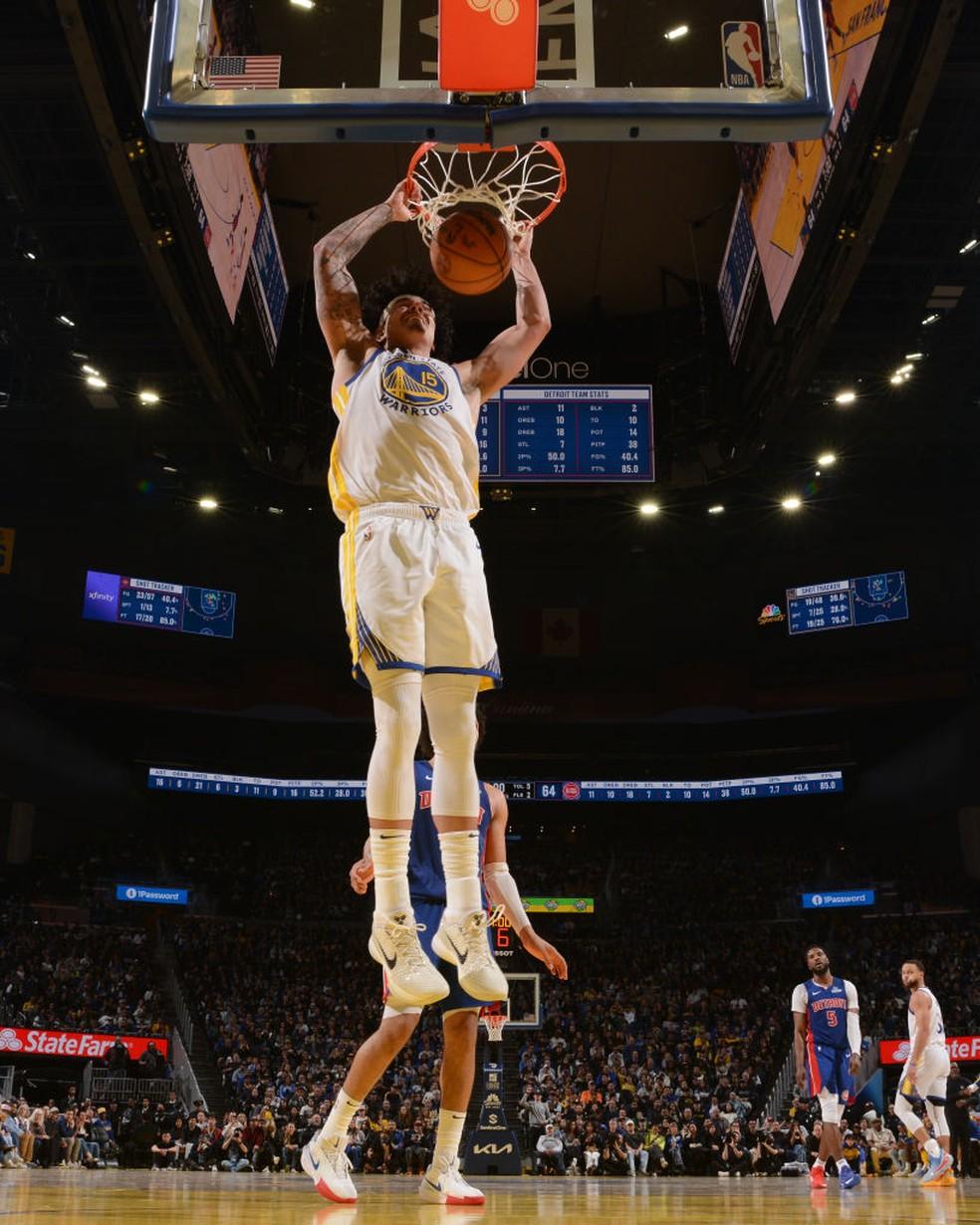 Gui Santos em ação contra o Detroit Pistons