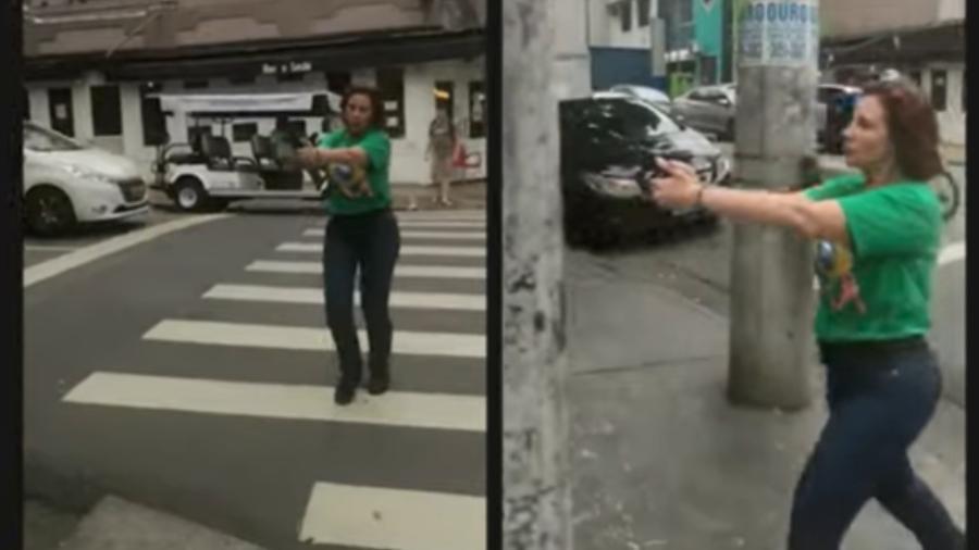 Carla Zambelli aponta arma para pessoa no meio da rua em São Paulo