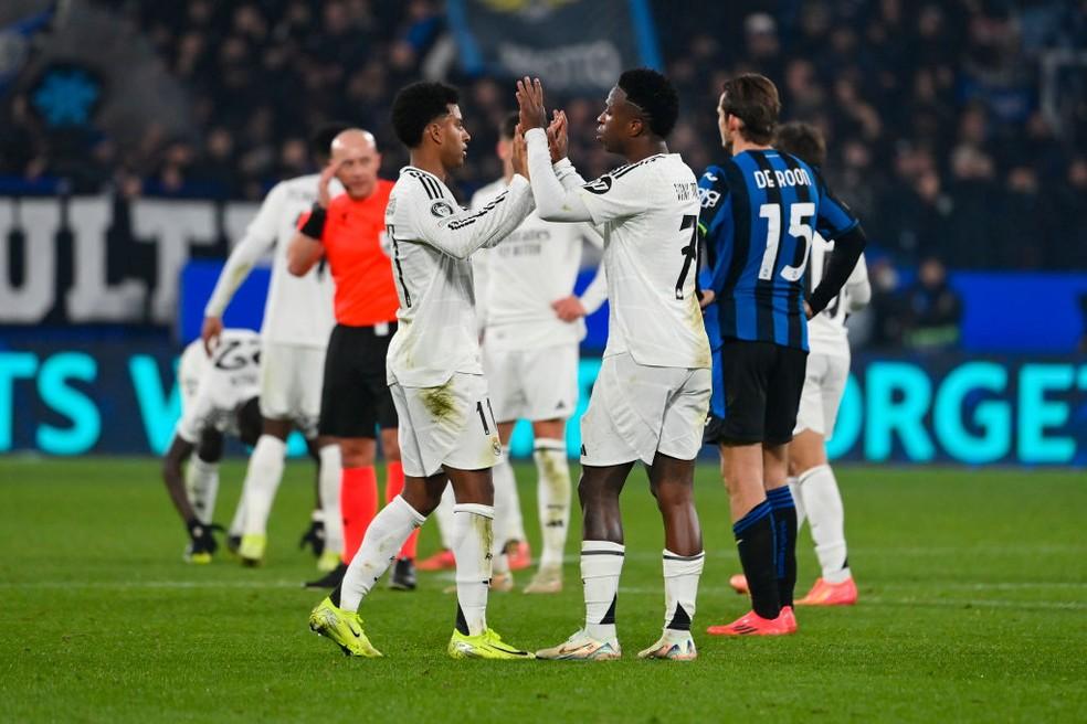 Rodrygo e Vini Jr. na vitória do Real Madrid sobre a Atalanta, na Champions League