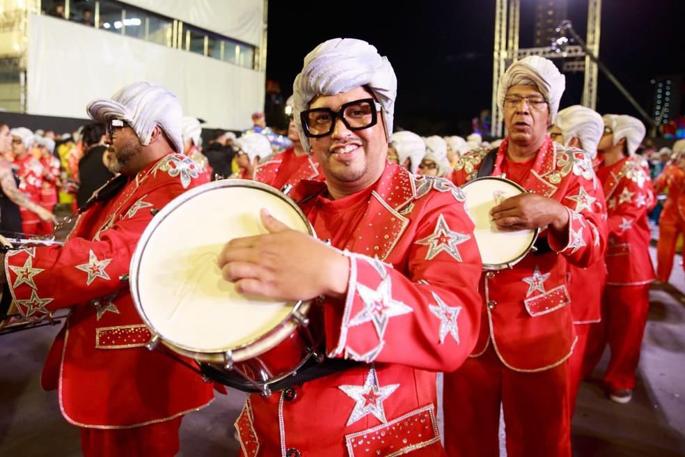 Bateria traz homenagem a Milton Cunha