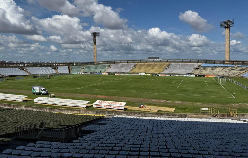 Estádio Albertão, em Teresina — Foto: Julio Costa