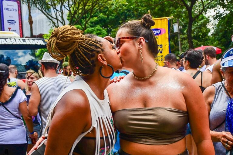 Ao Vivo no Carnaval: Rayane Figliuzzi e Belo Confirmam Romance Durante Show