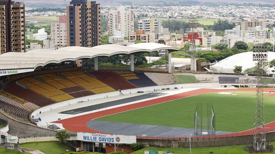 Estádio Willie Davids será palco do primeiro jogo da final do Campeonato Paranaense, entre Maringá e Operário.
