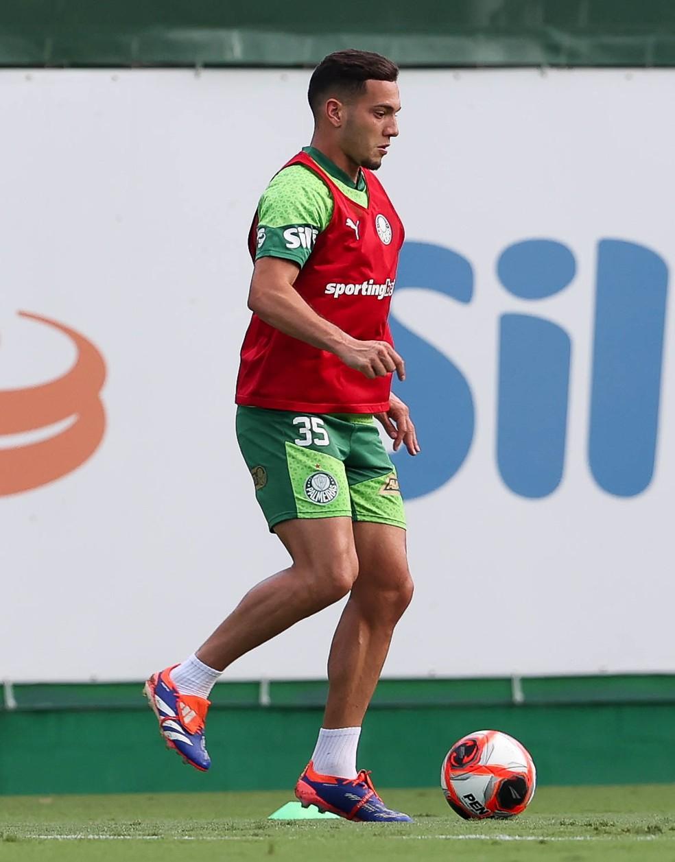 Fabinho em treino do Palmeiras