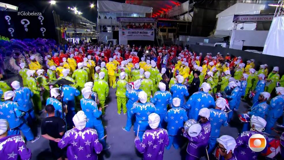 230 'Milton Cunhas' formam a bateria da Estrela do Terceiro Milênio