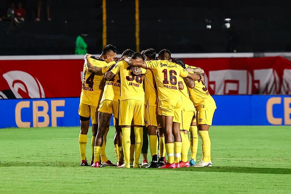 Time do Sport antes de jogo contra o Vitória, no Barradão