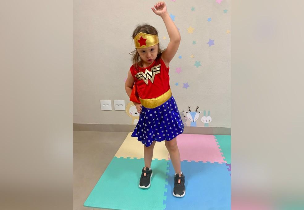 Helena se destaca pela forma como se posiciona e por sua maneira de encarar a vida