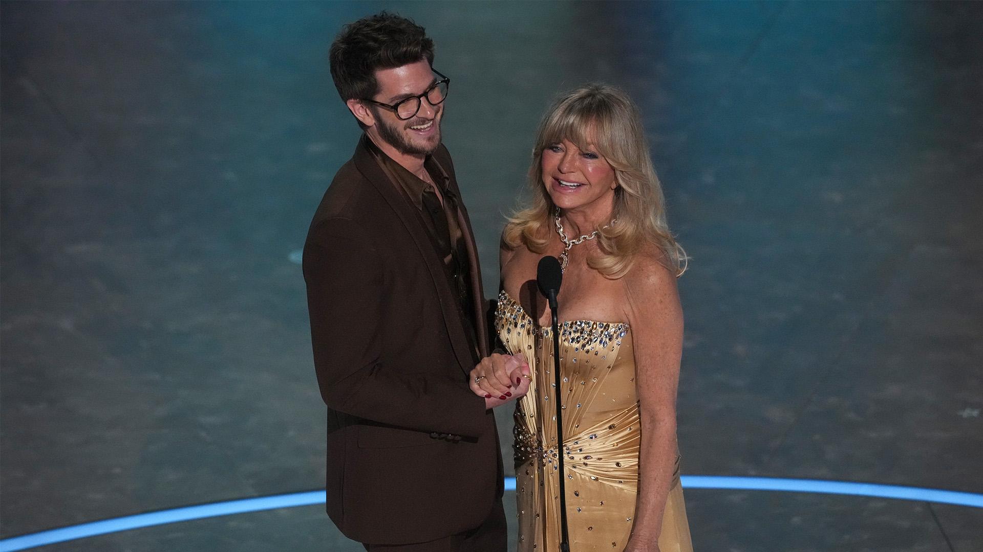 Andrew Garfield e Goldie Hawn apresentando o prêmio de Melhor Animação