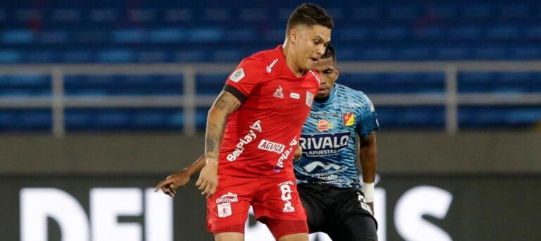 Juan Fernando Quintero brilha em vitória do América de Cali e assume liderança na Liga BetPlay