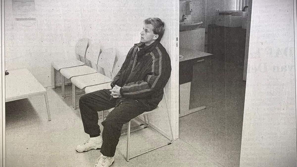 Treinador Andries Jonker em 2000 na sala de espera