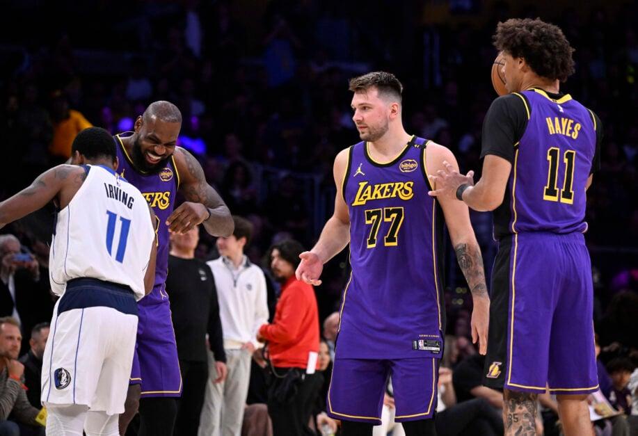 Jaxson Hayes comemora ponto durante a partida