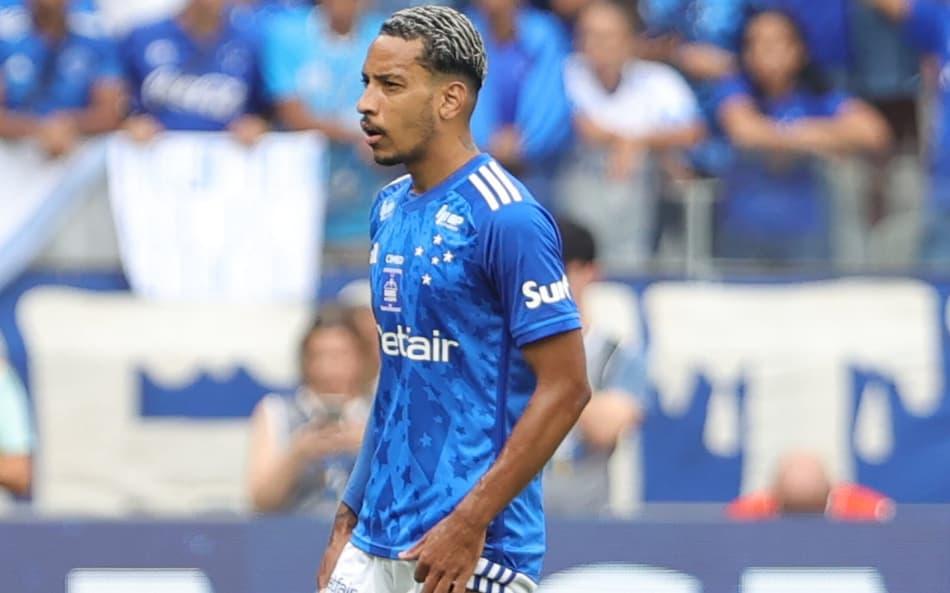 Matheus Pereira treinando com o time