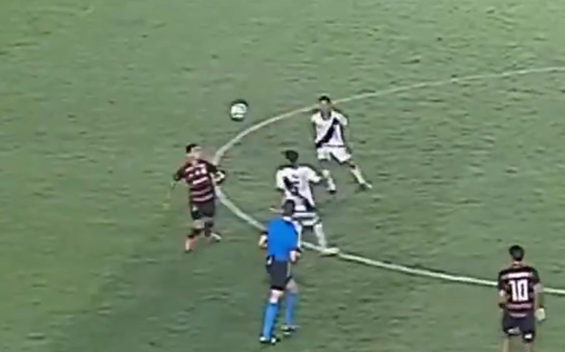 Pablo Lúcio com a taça da Supercopa do Brasil