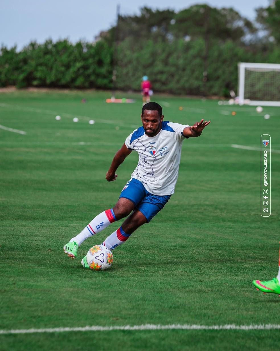Tinga em jogo-treino do Fortaleza