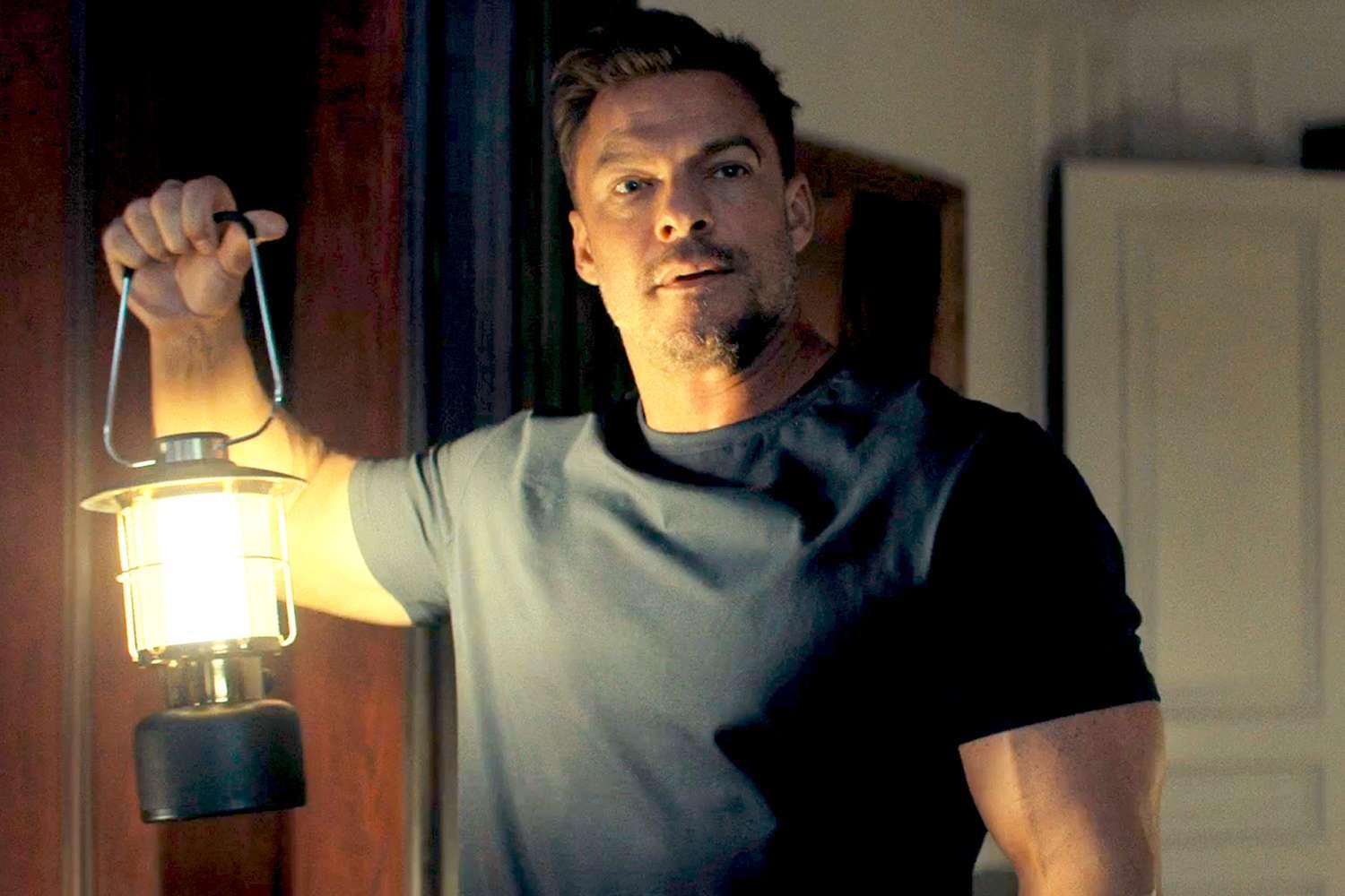 Alan Ritchson como Jack Reacher na série 'Reacher'