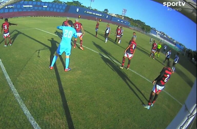Clássico Carioca: Goleiro do Flamengo é Expulso em Lance Bizarro Contra o Vasco