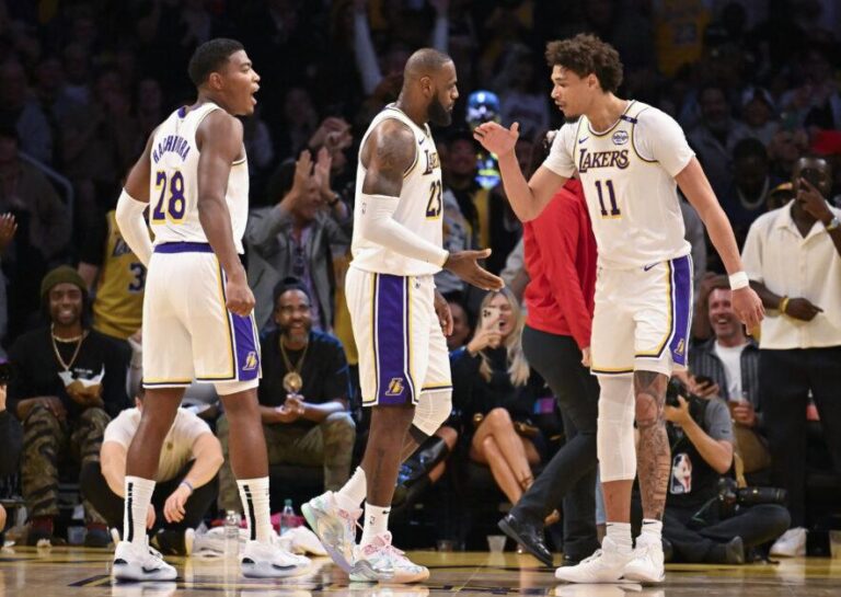 Jaxson Hayes se destaca como nova esperança dos Lakers após saída de Anthony Davis