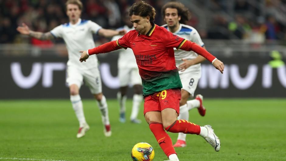 João Felix durante a partida entre Milan e Lazio