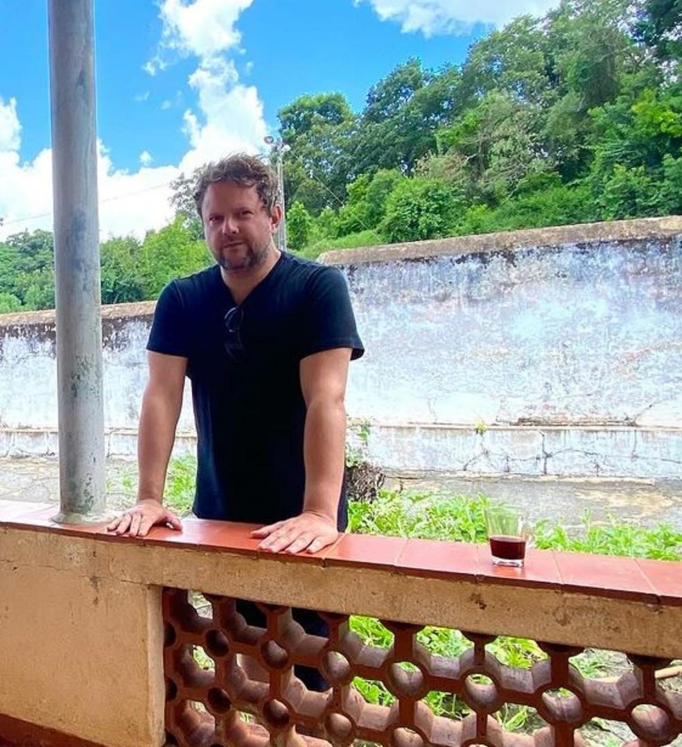 Selton Mello visita casa onde viveu a infância em Nepomuceno, no Sul de Minas