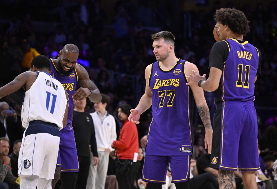 Jaxson Hayes mostrando habilidade na quadra