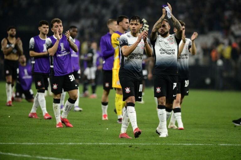 Corinthians é eliminado precocemente na Libertadores e foco agora é o Paulistão