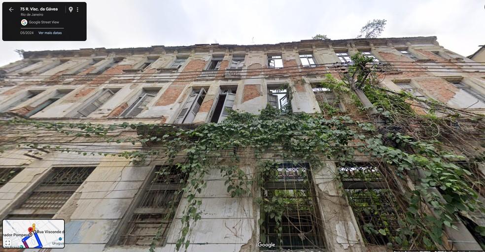 Foto de 2024 mostra a lateral do casarão que desabou