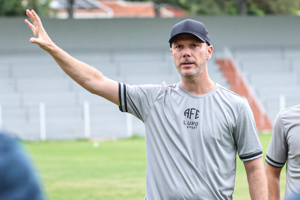 Vinícius Bergantin, técnico da Ferroviária