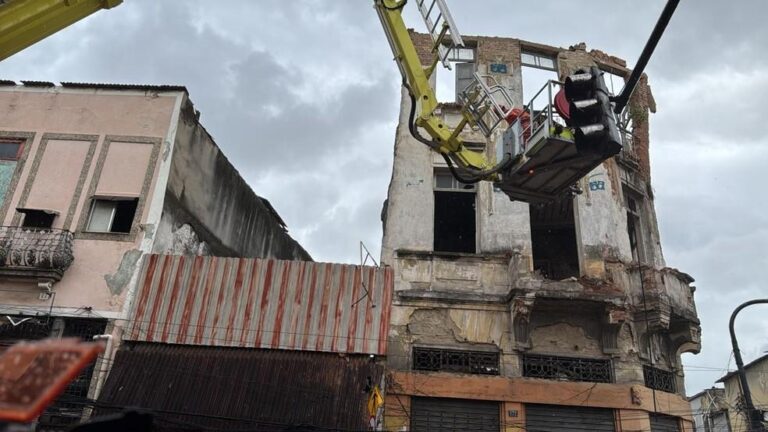 Casarão desaba no Centro do Rio e provoca tragédia