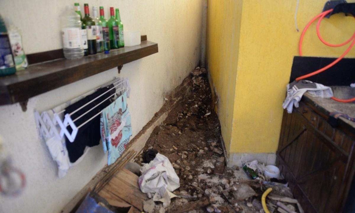 Corpo de Clara Maria Venancio Rodrigues, de 21 anos, estava enterrado sob camada de concreto em casa no Bairro Ouro Preto, na Região da Pampulha, em BH.