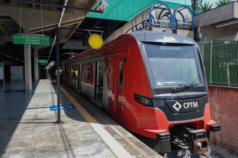 Trem da CPTM estacionado