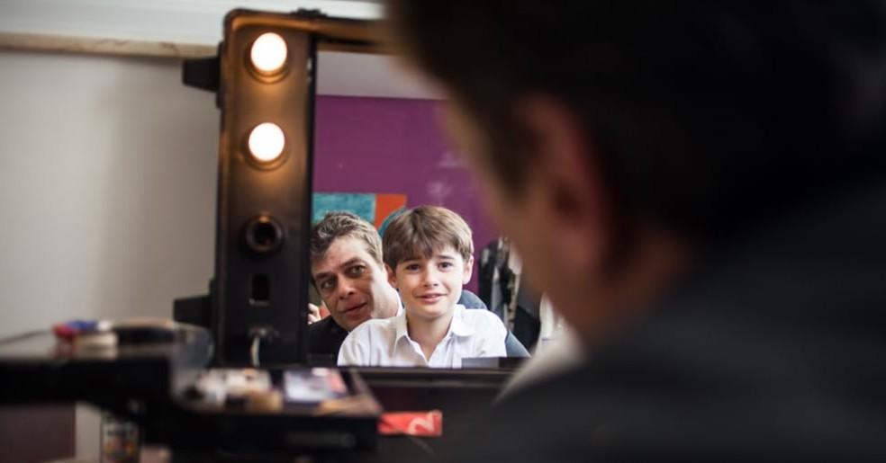 Fábio Assunção e João Assunção em cena do longa 'Entre Idas e Vindas'