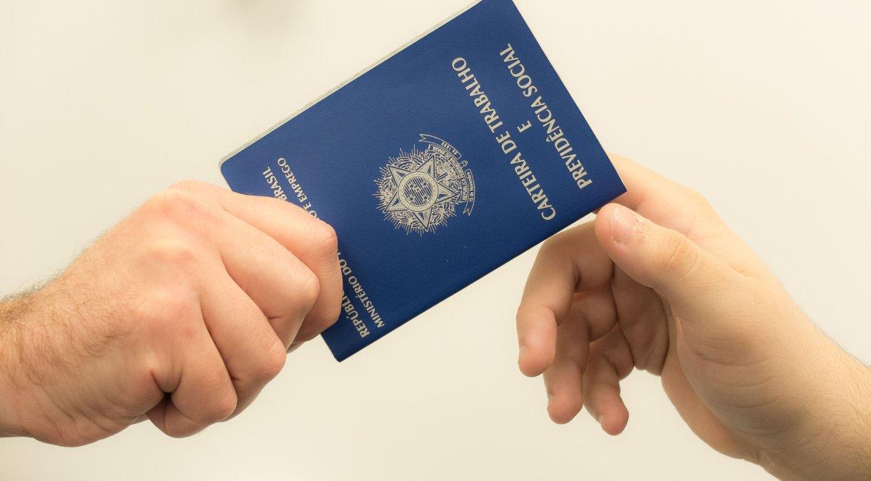 Salário médio de admissão