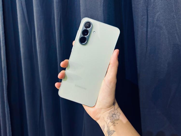 Samsung Galaxy A56 na cor verde