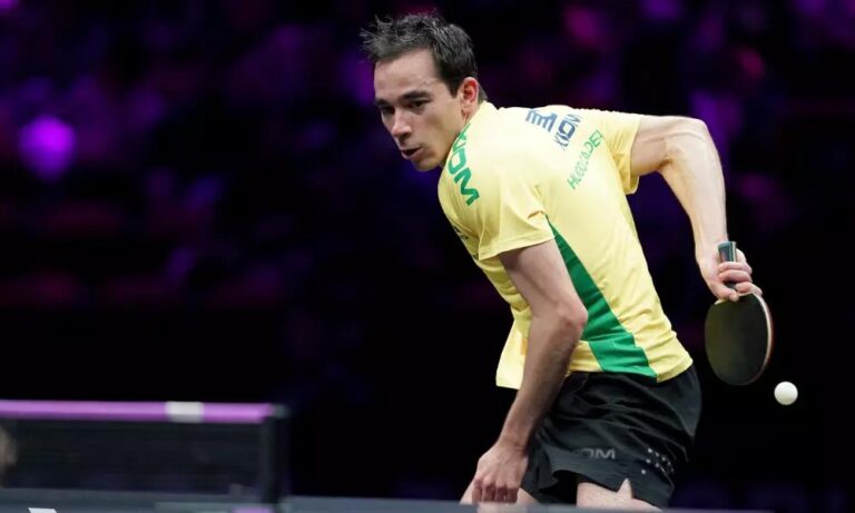 Hugo Calderano vence de virada e avança às oitavas do WTT Contender de Chennai