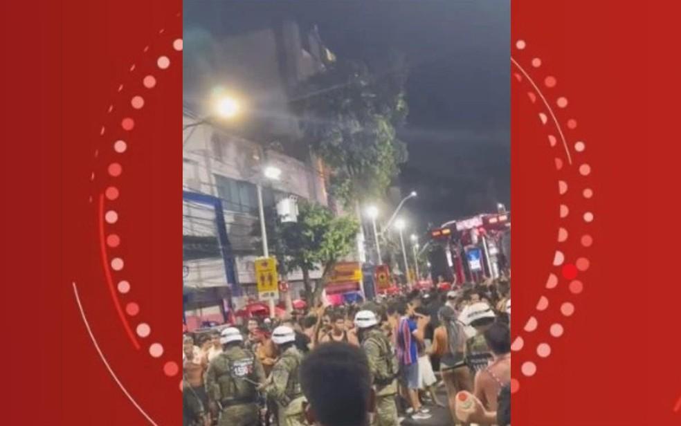 Foliões são agredidos por policiais no carnaval de Salvador