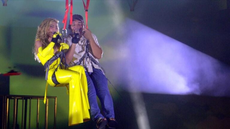 João Gomes e Manu Bahtidão encantam na Festa do BBB 25 com chegada de tirolesa