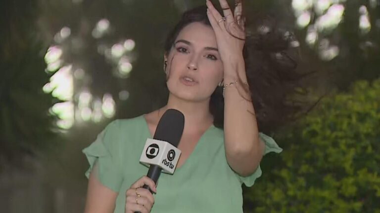 Temporal em Porto Alegre causa caos e surpreende repórter ao vivo