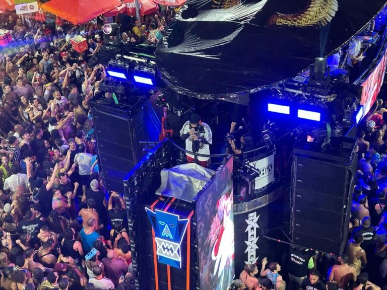 Protestos Marcam Abertura do Carnaval de Salvador com BaianaSystem