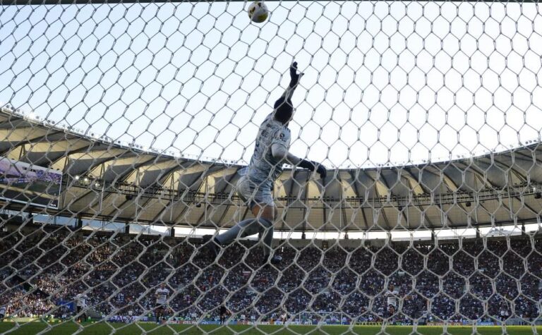 Santa Cruz contrata goleiro Felipe Alves para fortalecer o elenco na Série D