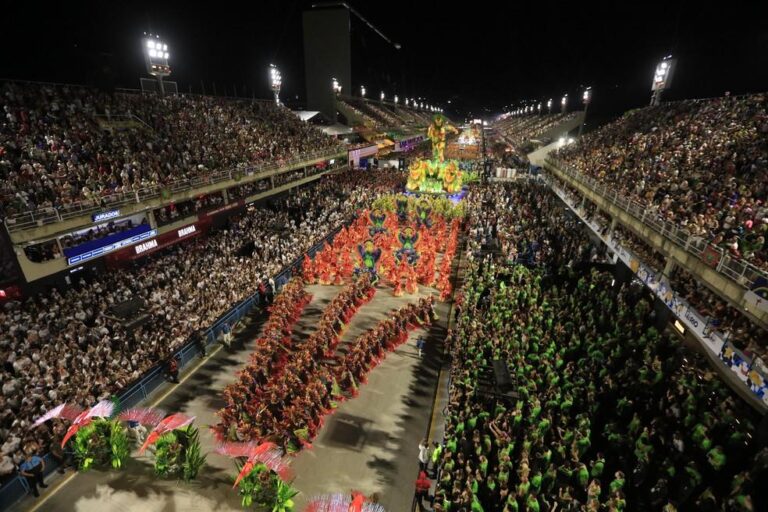 Imperatriz e Viradouro brilharam na abertura do Carnaval 2025 do Rio de Janeiro