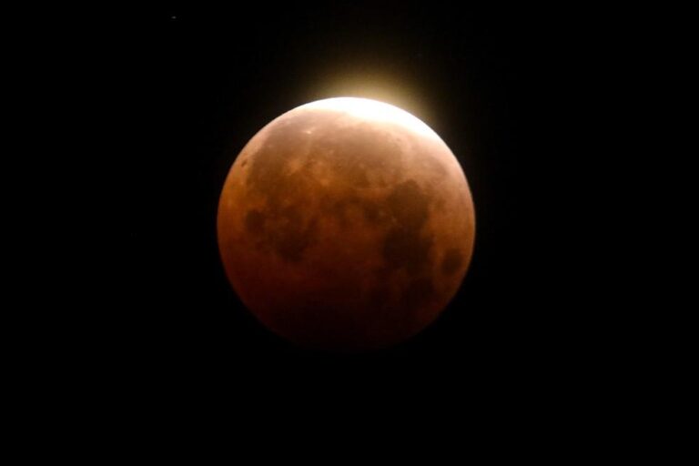 Eclipse Total da Lua: O Espectáculo da Lua de Sangue Neste Dia 14