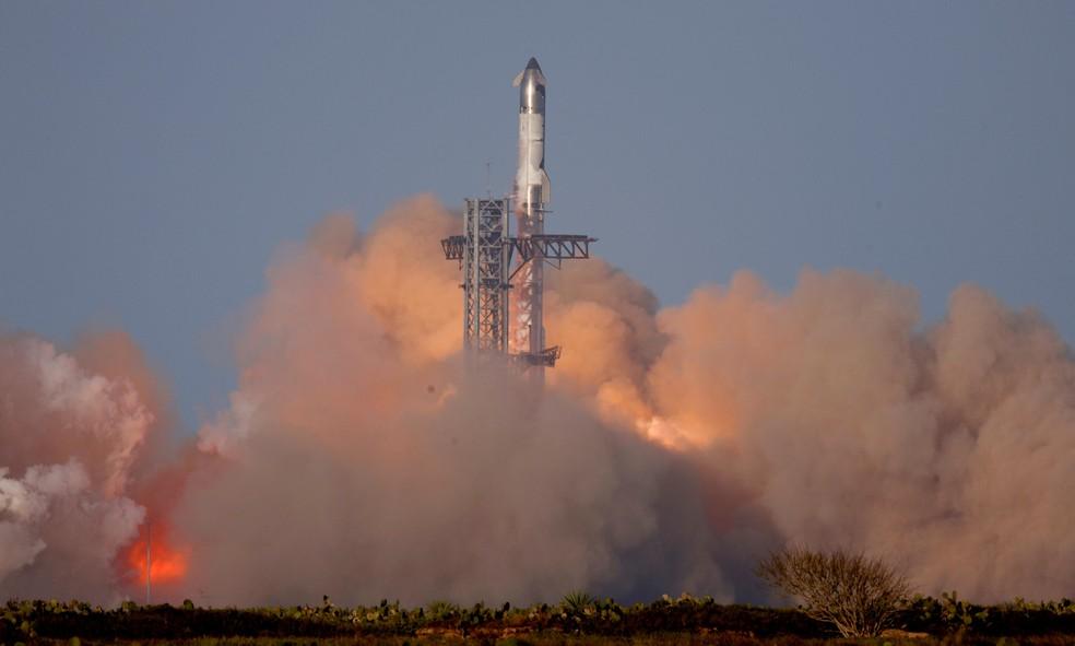 SpaceX lança a oitava missão da nave mais poderosa do mundo, a Starship.