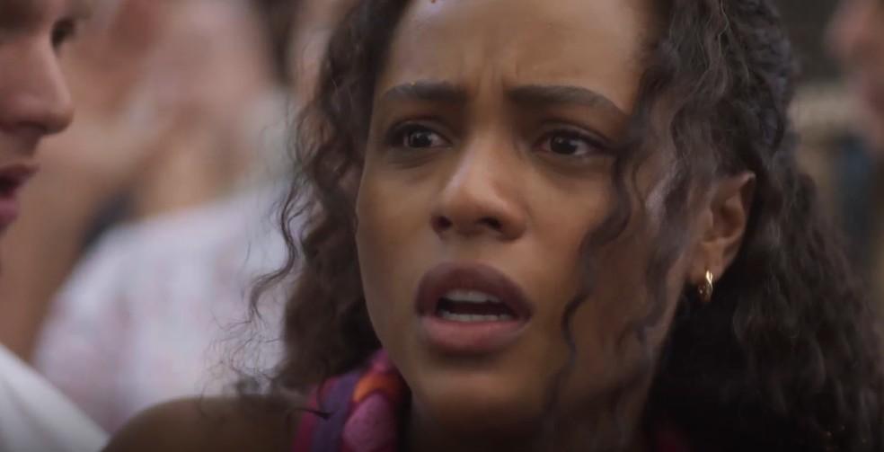 Beatriz consegue sua liberdade provisória e ao sair é humilhada pelo povo