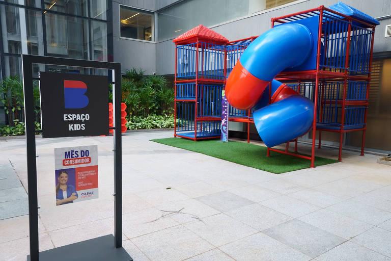 Área de recreação infantil chamada Espaço Kids