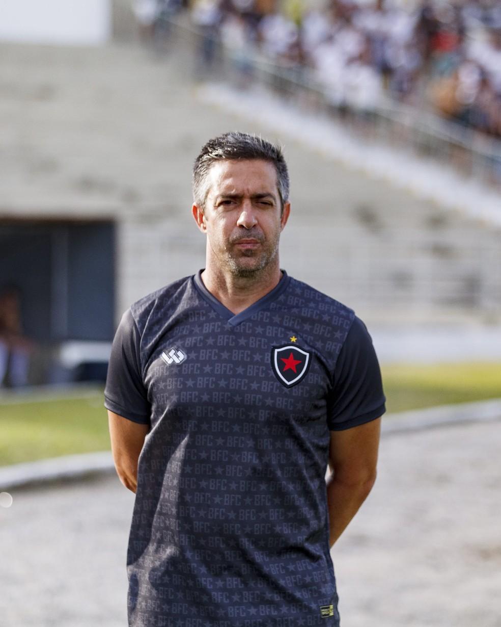 João Burse, técnico do Botafogo-PB